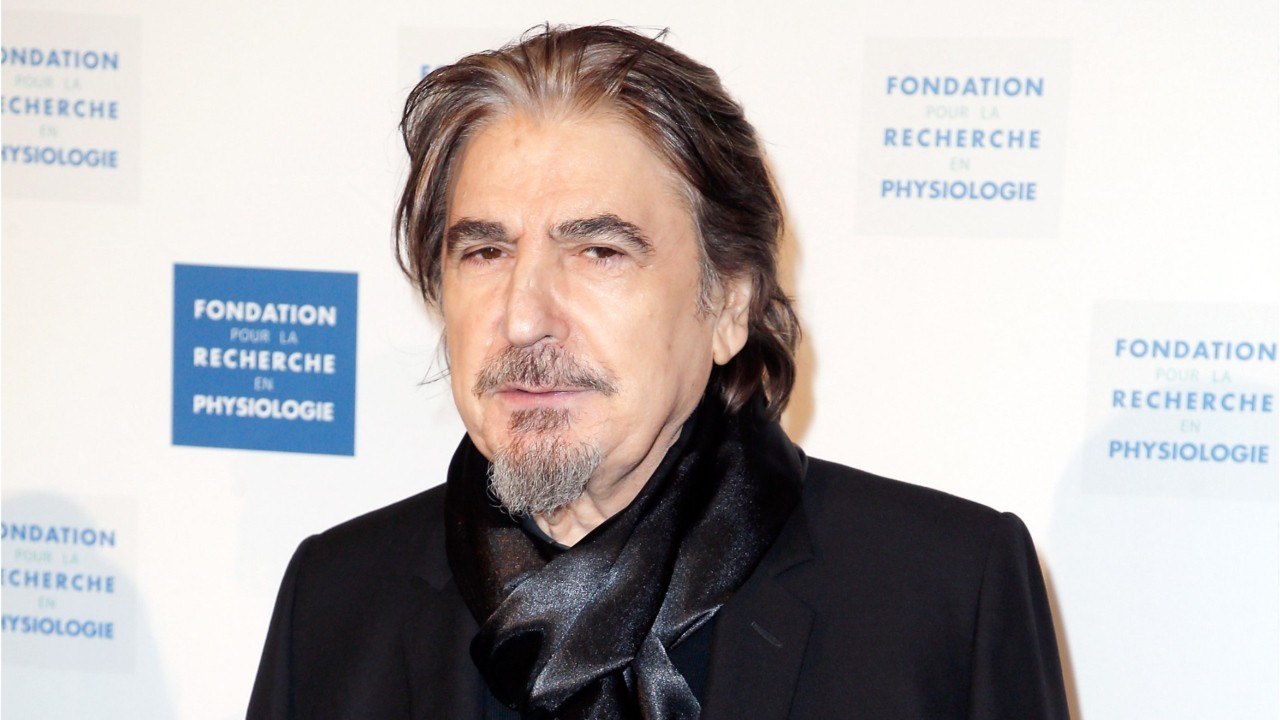 VOICI : Serge Lama s’est remarié : cette femme qu’il cache depuis 18 ans, avec l’accord de sa défunte épouse Michèle