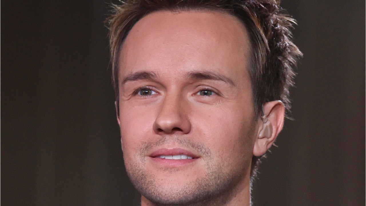 VOICI : Cyril Féraud sous le choc à cause de Faustine Bollaert et... d'Iris Mittenaere