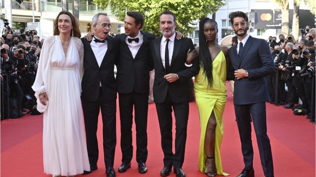 VOICI - Pierre Niney : ce détail flippant qui ne l'a pas beaucoup amusé sur le tournage d'OSS 117