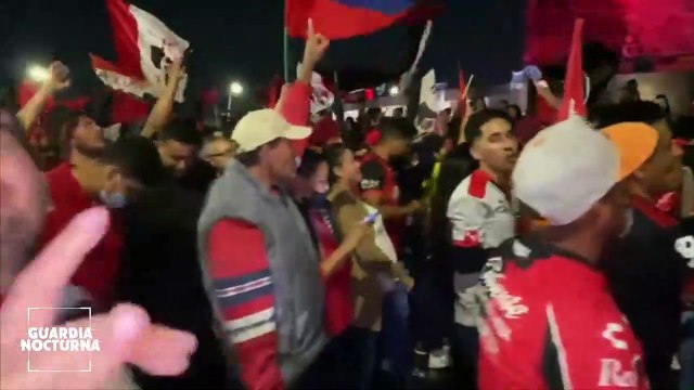 Aficionados del Atlas celebraron la victoria de su equipo en la glorieta de los Niños Héroes