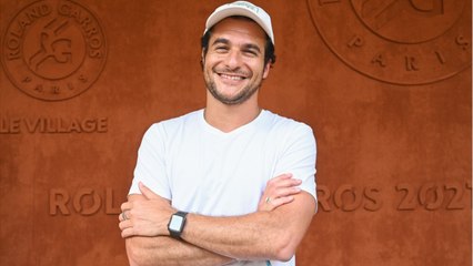 VOICI : Amir tombe la chemise et met les internautes en émoi