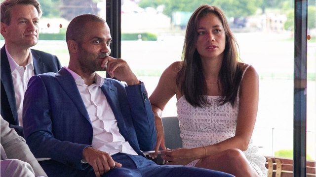 VOICI - PHOTO Alizé Lim et Tony Parker : le couple s'offre un moment câlin en Croatie (1)