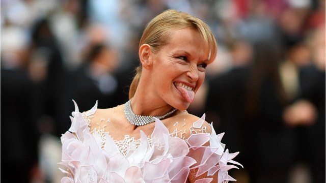 VOICI - Estelle Lefébure a-t-elle retrouvé l'amour ? Elle fait de rares confidences sur sa vie sentimentale