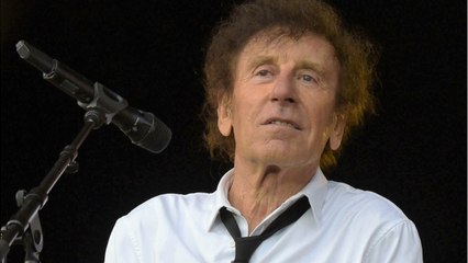 VOICI : Alain Souchon : la drôle de raison qui le motive à se faire vacciner contre la Covid-19