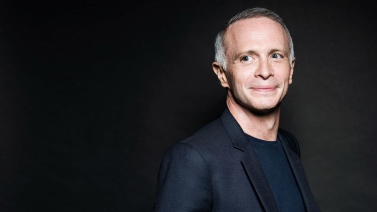 VOICI Samuel Etienne : après un compliment maladroit, il réagit avec beaucoup d'humour