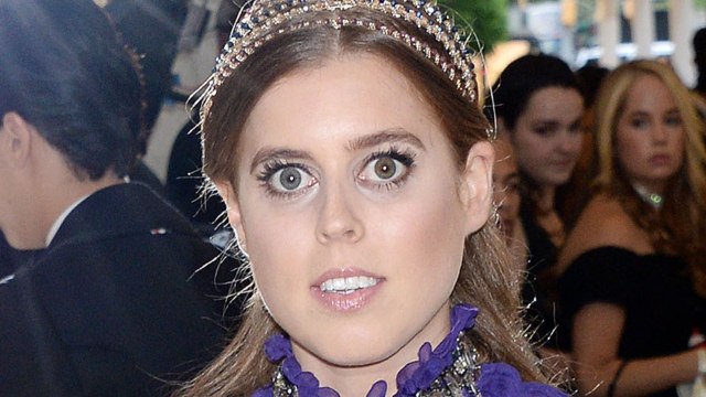 VOICI : Beatrice d'York a 33 ans : ce cadeau de la reine que sa mère, Sarah Ferguson, a revendu pour une belle somme