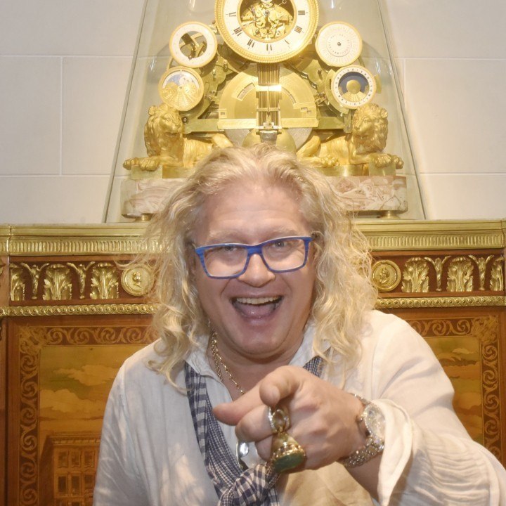 VOICI SOCIAL : "C'est une mythomane" : Pierre-Jean Chalençon profère de graves accusations contre Caroline Margeridon