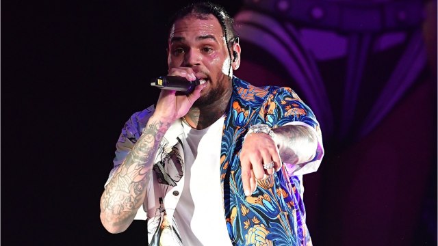 VOICI : Chris Brown de nouveau accusé de violence, le chanteur visé par une enquête