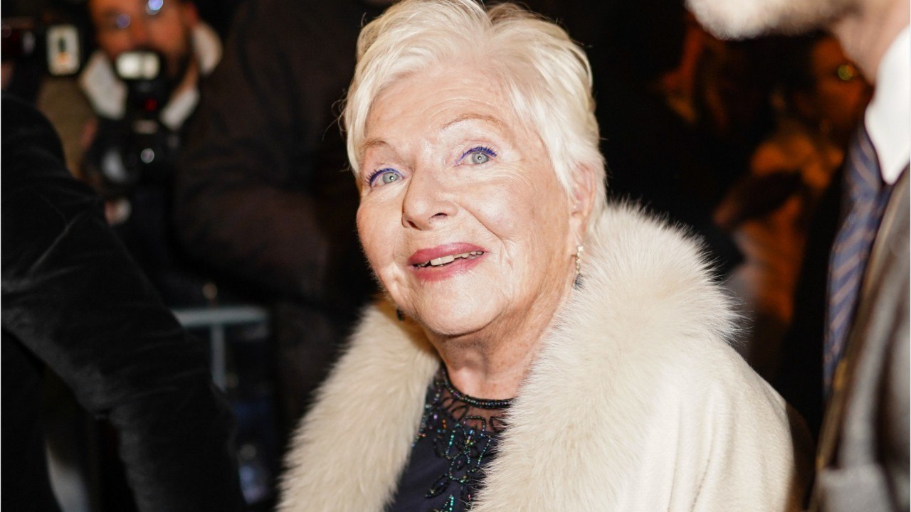 VOICI : "Très méchante" : Line Renaud vide son sac au sujet d'Edith Piaf