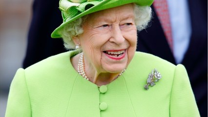 VOICI : Elizabeth II : cet affreux portrait du prince Philip qui l'a beaucoup touchée