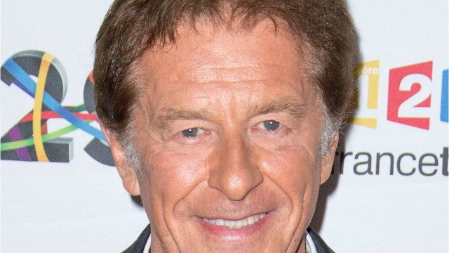 VOICI :Henri Sannier malade : l'ex-présentateur de Tout le sport coincé dans un fauteuil roulant