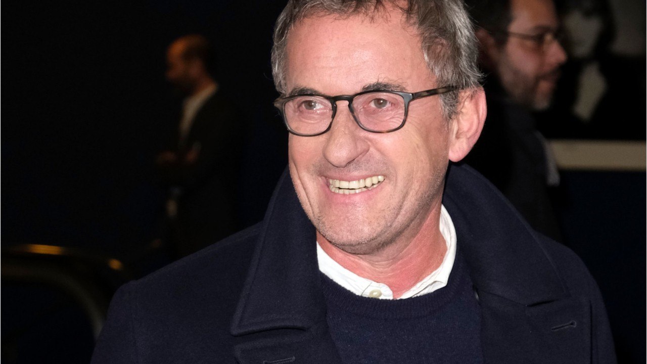 VOICI : Christophe Dechavanne en vacances : il prend la pose avec ses filles Pauline et Ninon