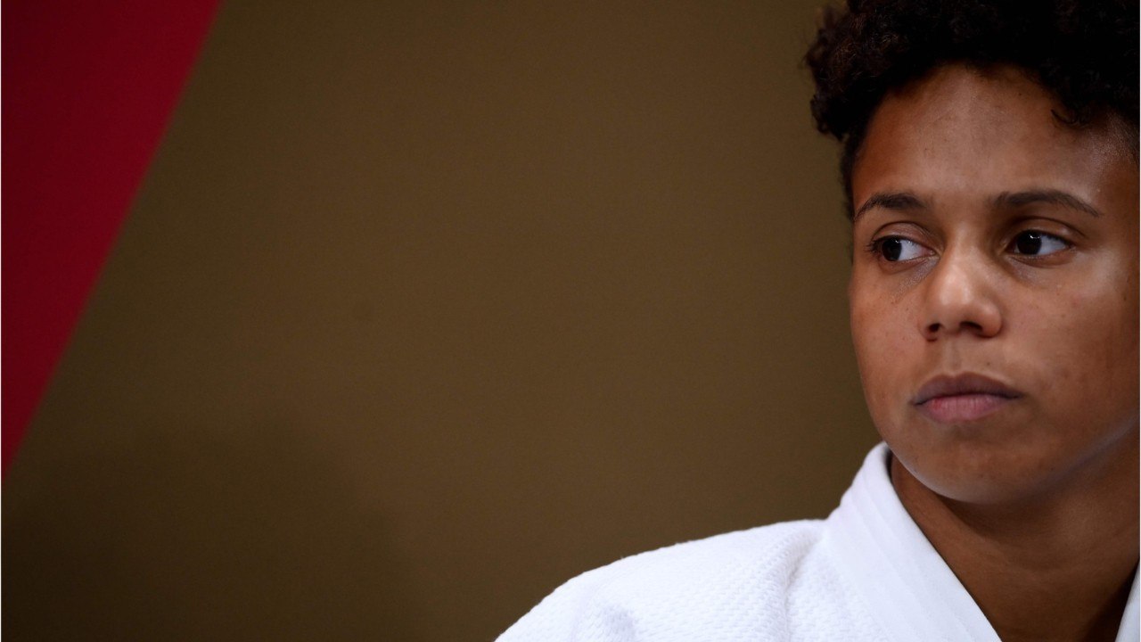 Voici - JO de Tokyo 2021 : qui est Amandine Buchard, la judoka ayant décroché la première médaille d’argent française ?