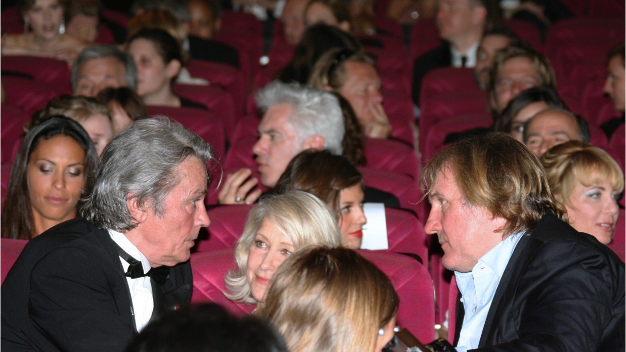 VOICI - Gérard Depardieu et Alain Delon : leur guerre d’égo sur le tournage d’Astérix aux Jeux olympiques