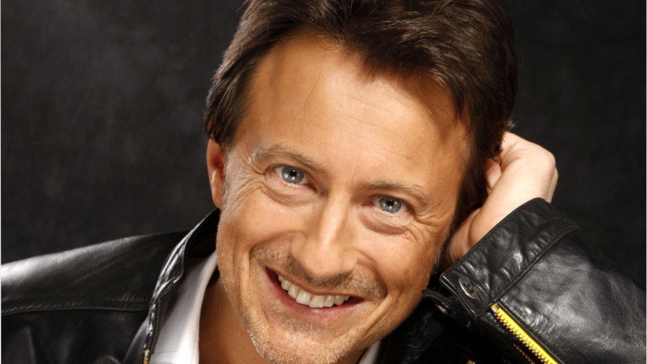 VOICI Vincent Perrot fête ses 55 ans : que devient l'animateur ?