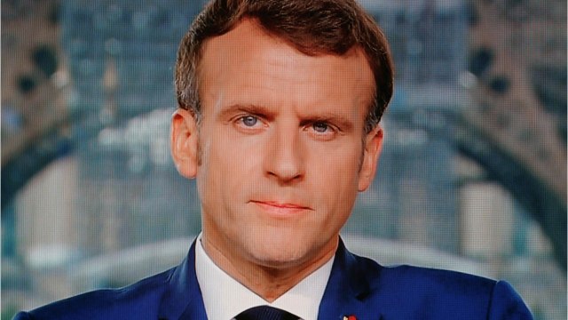 VOICI - Kim Glow contre le pass sanitaire : sa nouvelle prise de position divise les internautes