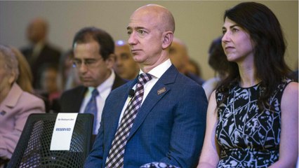 VOICI : Jeff Bezos dans l'espace : qui est MacKenzie Scott, son ex-femme devenue milliardaire ?