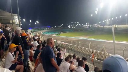 F1 | Il sorpasso di Verstappen all'ultimo giro dalle tribune di Abu Dhabi