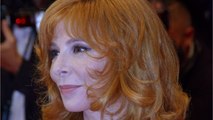 VOICI : Cannes 2021 : Mylène Farmer épinglée pour avoir snobé une grande tradition du Festival