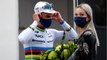 VOICI : Marion Rousse : son tendre baiser avec Julian Alaphilippe au Tour de France fait fondre les internautes