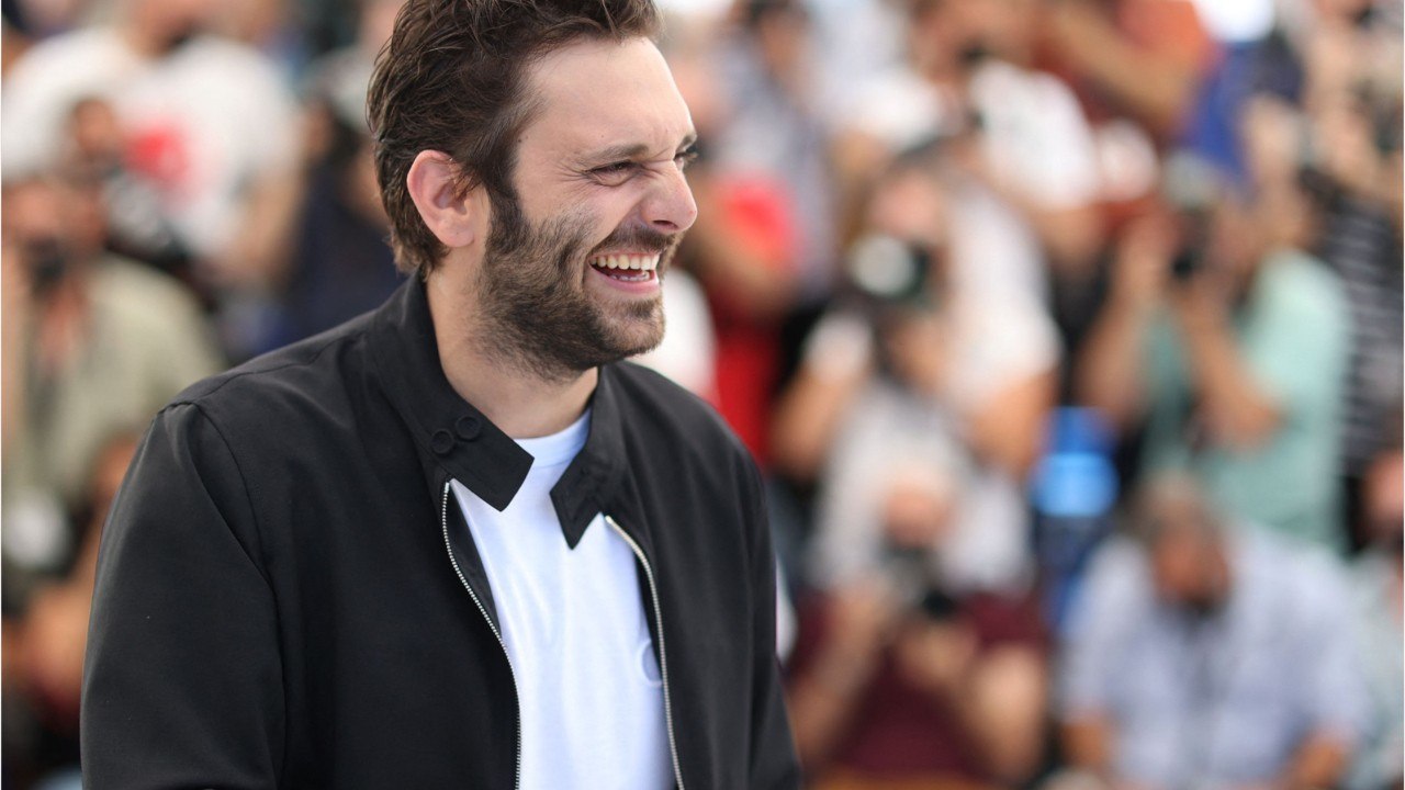 VOICI - Festival de Cannes 2021 : les propos de Pio Marmaï sur Emmanuel Macron révoltent des internautes