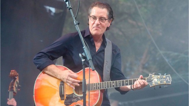 VOICI : Francis Cabrel : ce qu'il a du mal à réaliser devant sa fille adoptive