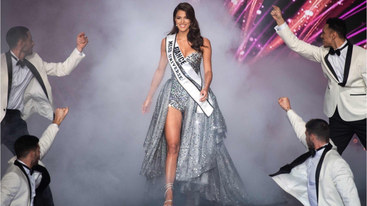 VOICI : Iris Mittenaere émue aux larmes : elle partage la surprise de ses proches pour son anniversaire (1)