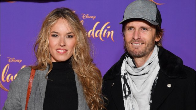 VOICI : Elodie Fontan d'humeur taquine : elle dévoile des photos dossier de son compagnon Philippe Lacheau