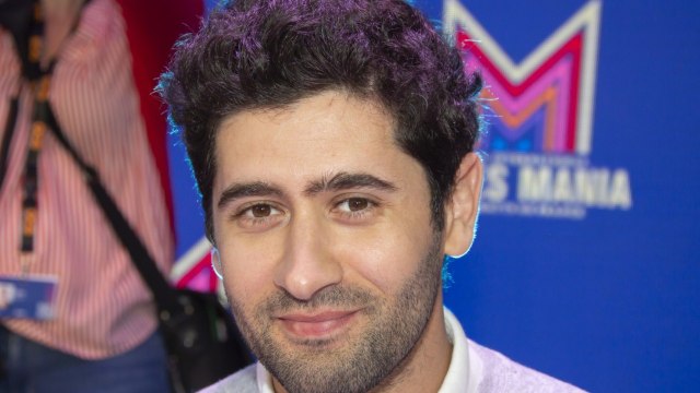 VOICI Mayel Elhajaoui : Georges dans Demain nous appartient révèle son surprenant lien avec Emmanuel Macron