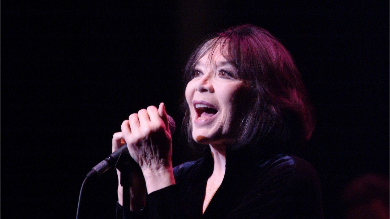 VOICI - Mort de Juliette Gréco : pourquoi son histoire d'amour avec Michel Piccoli a été difficile à vivre pour la chanteuse ?