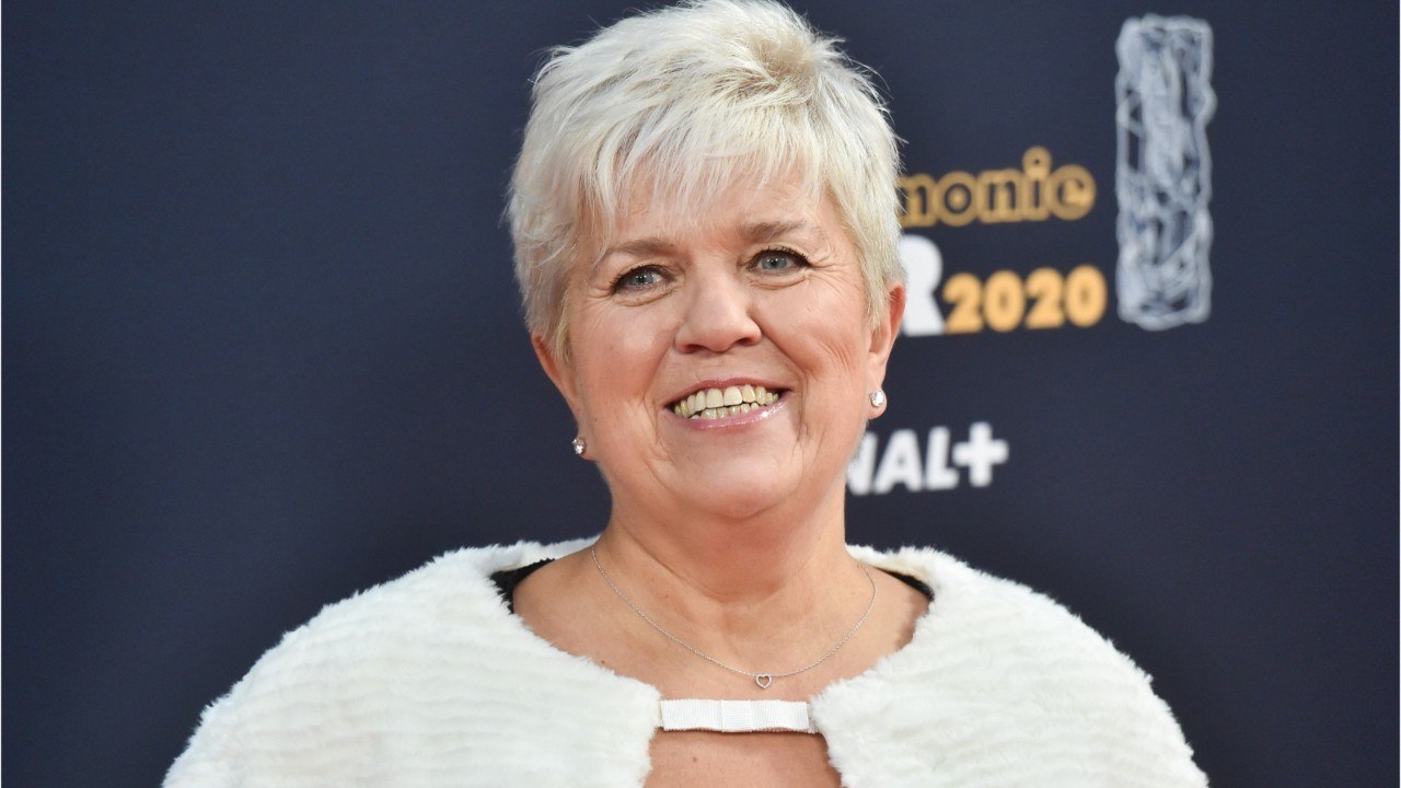Voici - Mimie Mathy endeuillée : la comédienne a perdu son père âgé de 89 ans