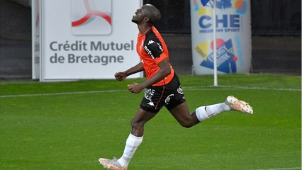 Voici - Yoane Wissa : le footballeur du FC Lorient agressé en pleine nuit et hospitalisé en urgence