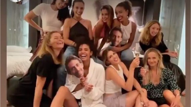 VOICI - PHOTOS Chloé Mortaud fête son enterrement de vie de jeune fille : l'étonnant cadeau d'Iris Mittenaere