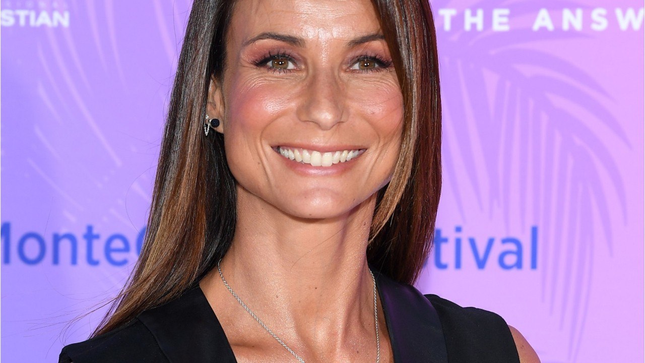 VOICI - Jennifer Lauret dévoile un cliché vintage d'Une famille formidable, les internautes nostalgiques