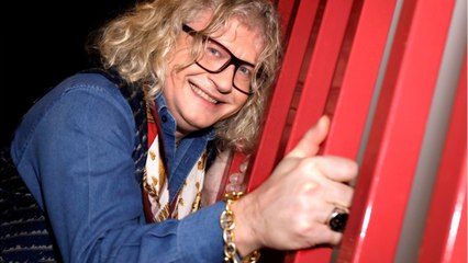 VOICI - Surprise ! Pierre-Jean Chalençon révèle être aussi en couple avec une femme