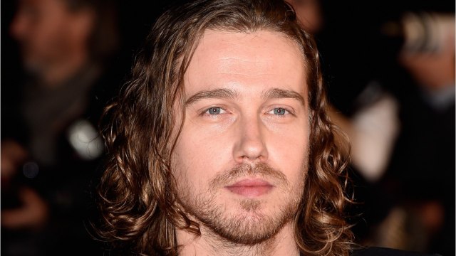 VOICI : Julien Doré ému : une célèbre actrice de télévision dont il était « très amoureux lui a fait une belle déclaration