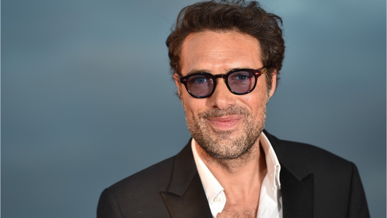 VOICI Nicolas Bedos « piraté " : il publie un étrange message où il évoque la mort de son père