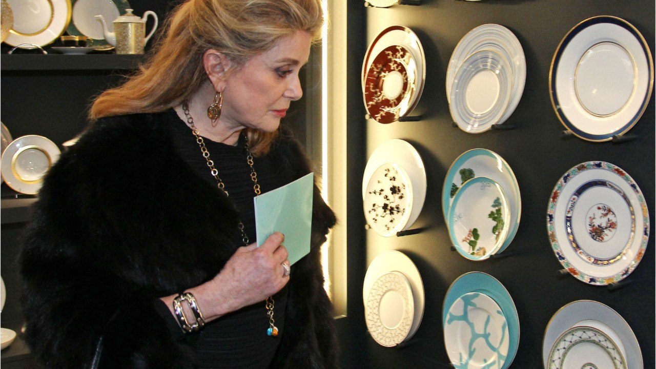 VOICI Catherine Deneuve : qui sont les très proches qui l’ont soutenue après son AVC ?