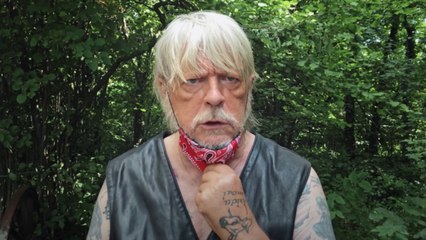 VOICI - Renaud : son clip contre le coronavirus consterne les internautes