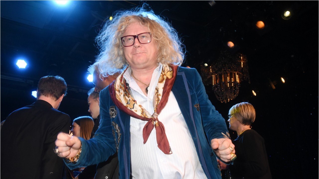 VOICI - Pierre-Jean Chalençon : le collectionneur dévoile son confinement hors-norme