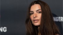 VOICI Emily Ratajkowski ultra sexy, elle frôle l'accident de peignoir