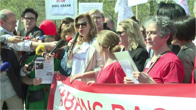 VOICI- Valérie Trierweiler tacle Julie Gayet pour sa première dans Les Grosses Têtes