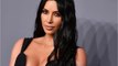 VOICI : Kim Kardashian dans un bikini fluo très sexy : elle affiche ses formes parfaites