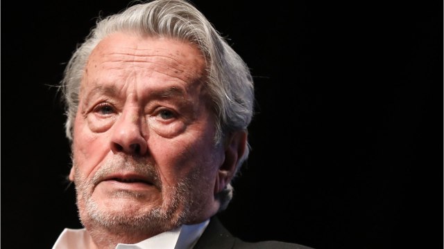 VOICI : « Je ne veux pas de funérailles publiques : ce qu’Alain Delon prévoit pour ses obsèques