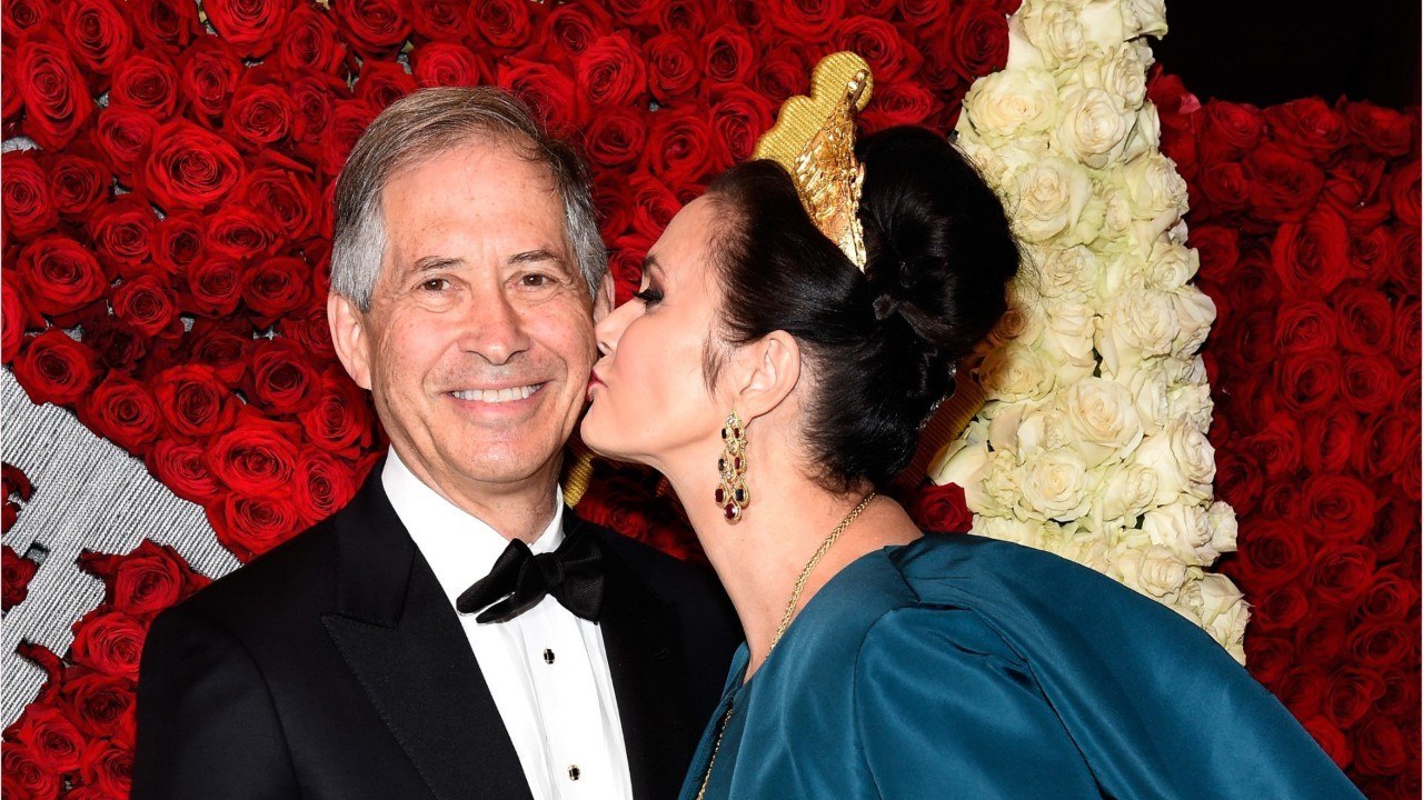 VOICI - Lynda Carter (Wonder Woman) annonce la mort de son mari Robert A. Altman