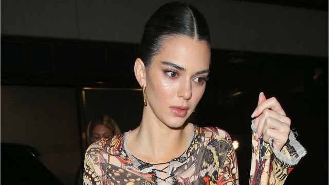 VOICI Kendall Jenner pose topless pour un shooting qui dénonce la « femme trophée