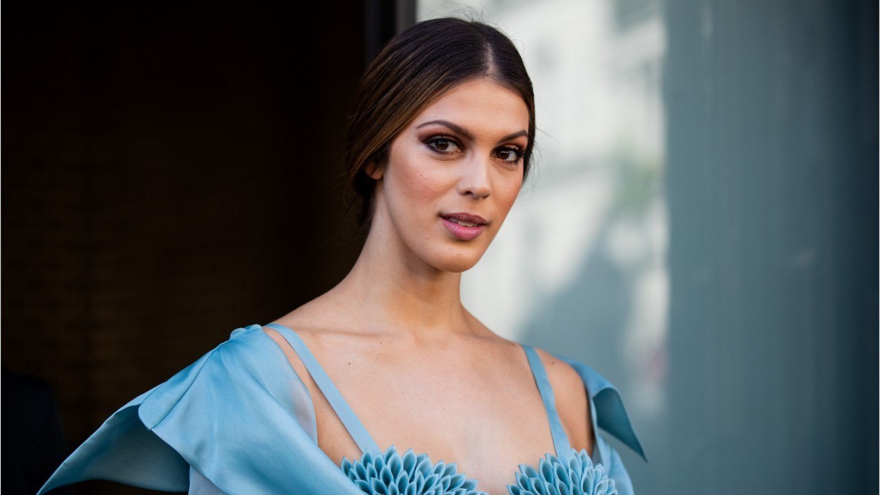 VOICI - Iris Mittenaere : ses douloureuses confessions sur la maladie de sa grand-mère, touchée par Alzheimer