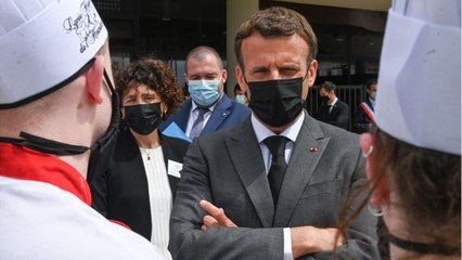 Voici - Emmanuel Macron giflé : Julien Courbet se moque à sa manière de l'agression du Président