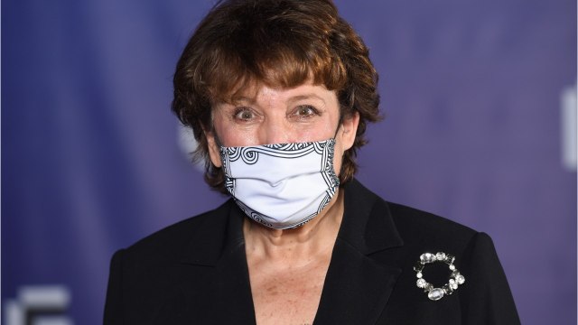 Voici - Roselyne Bachelot défend le film Mignonnes et sa réalisatrice Maïmouna Doucouré