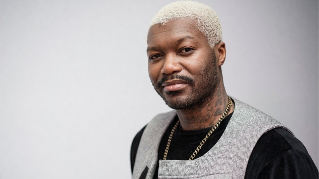 VOICI - Djibril Cissé ému aux larmes lorsque Guy Roux lui parle de sa mère et de son frère